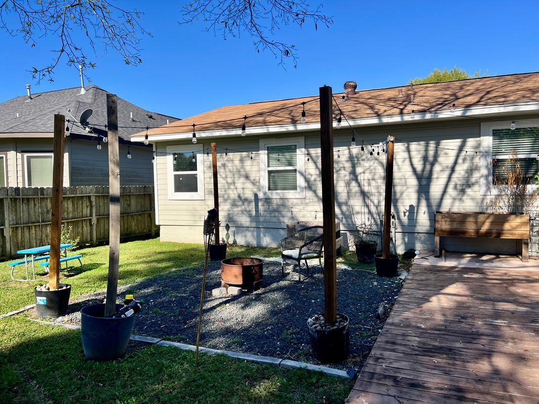 Foto del edificio - 3311 Crestmeadow Dr