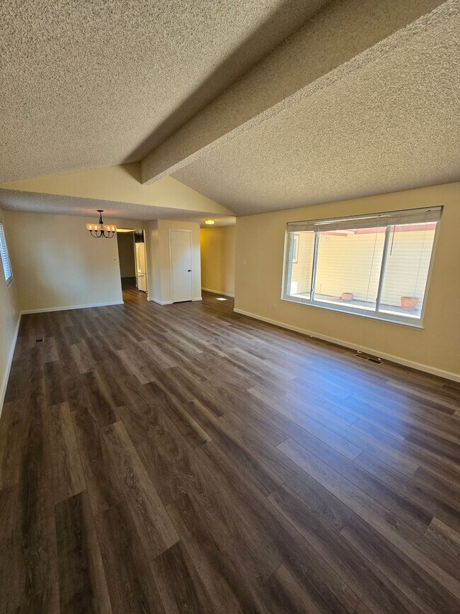 Foto del edificio - Single Story Donner Springs Home In Cul-de...