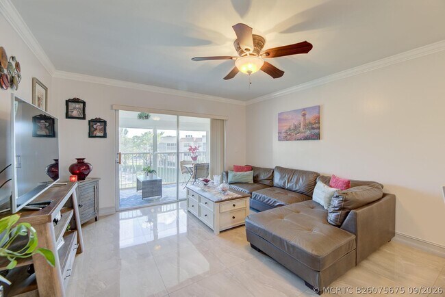 Foto del edificio - 6850 Royal Palm Blvd