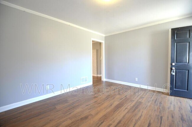 Building Photo - 401 Elwood St