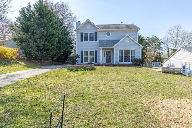 Foto del edificio - Immaculate updated 2 story 3 bedroom 2.5 bathroom house in the Briarwood area Greensboro