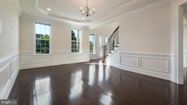 Building Photo - 3979 Hillcrest Dr
