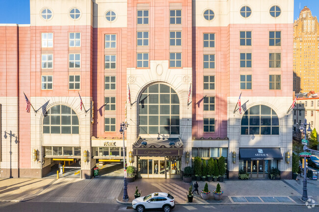 Building Photo - Symphony House Condominiums