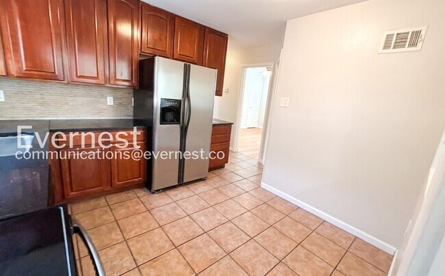 Foto del edificio - 3 Bed / 1 Bath / Vouchers Accepted / Available Now!