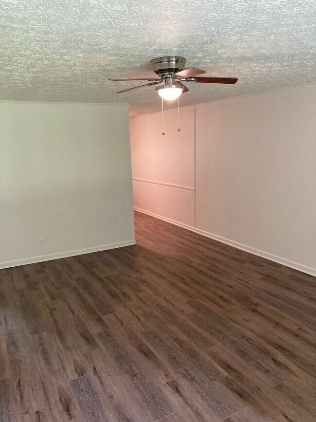 Foto del edificio - 3473/3475 Wax Rd.