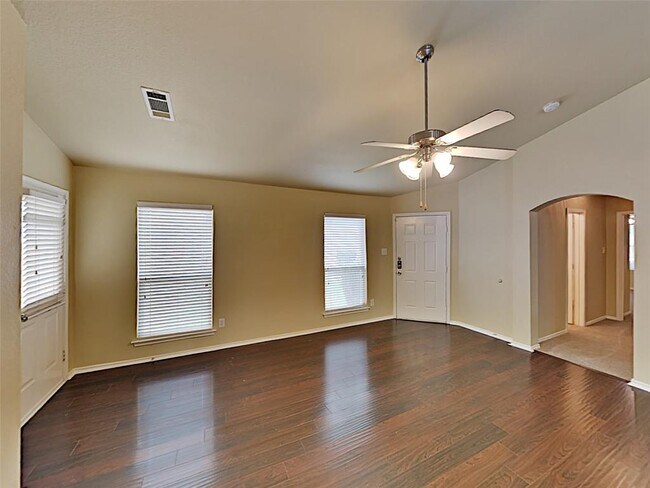 Building Photo - 1145 Boxwood Dr