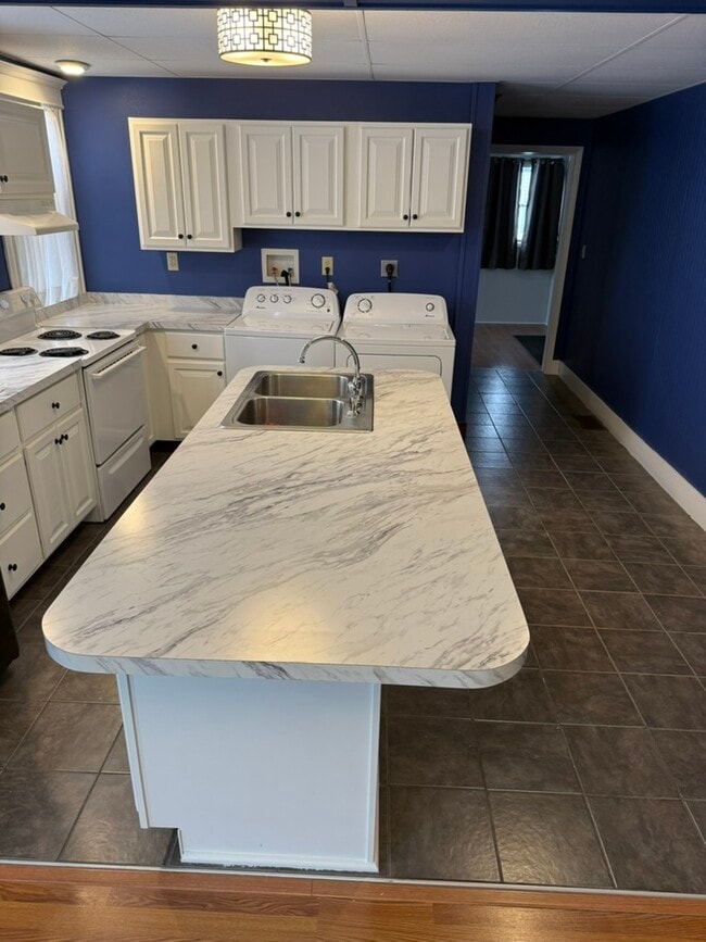 Building Photo - 7 Bacon St