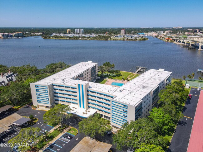 Foto del edificio - 1224 S Peninsula Dr