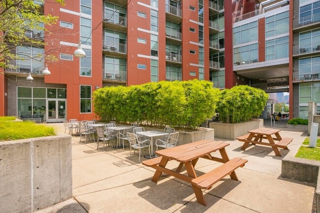 Building Photo - 2115 Yeaman Pl