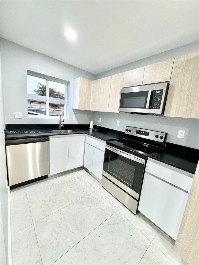 Foto del edificio - 932 NW 2nd St