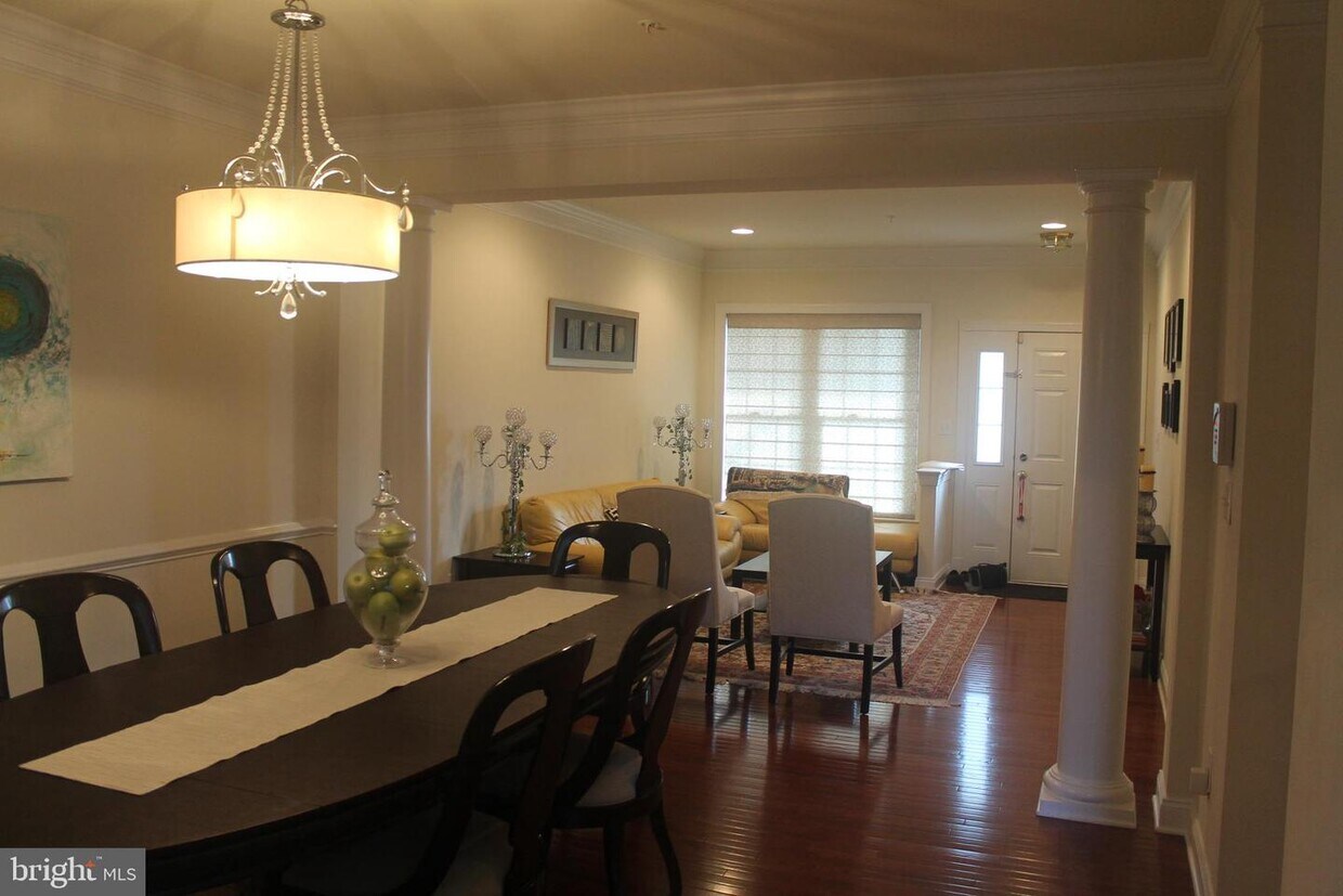 Foto principal - 2325 S Whittmore St
