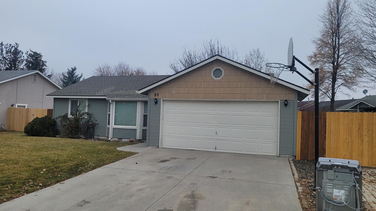 Foto principal - 80 W Bloomington Dr