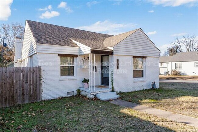 Building Photo - 704 S Toledo Ave