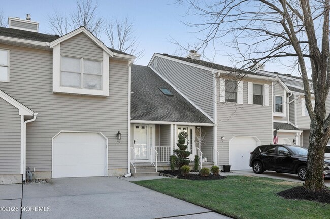 Building Photo - 33 Essex Dr