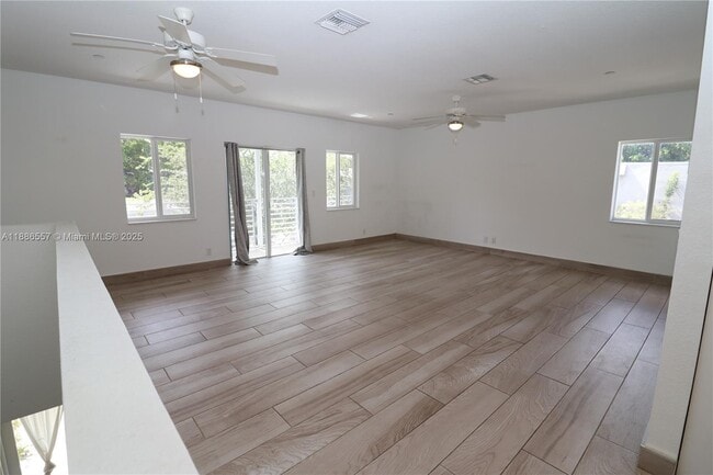 Foto del edificio - 603 NE 28th St