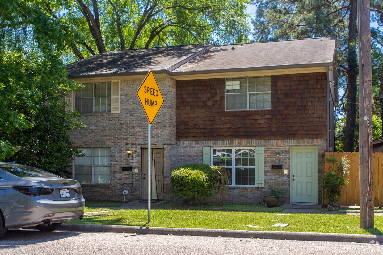 Primary Photo - 407 W Semands St