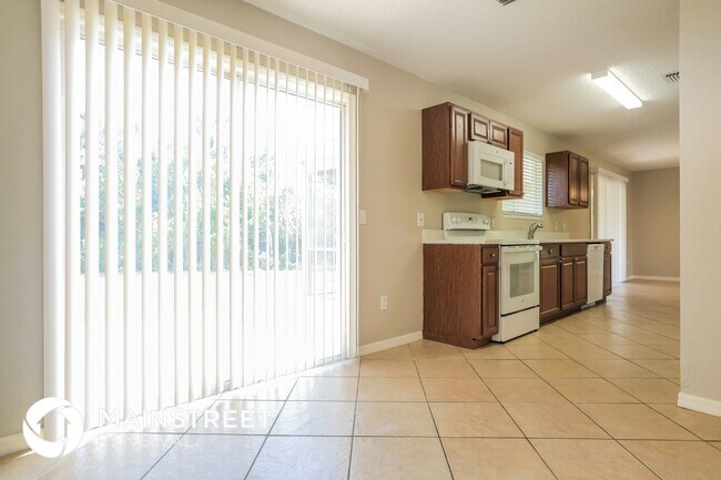 Foto del edificio - 22225 Seaton Ave