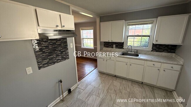 Building Photo - 1234 Robin Hood Ln