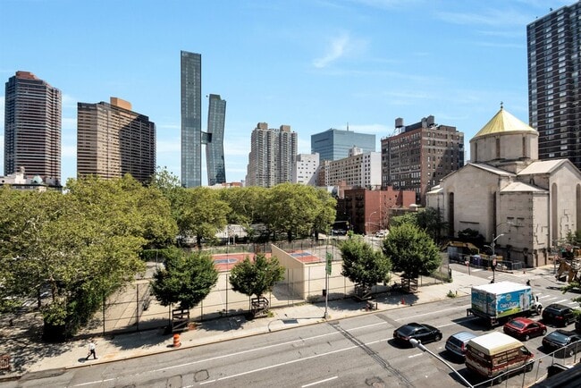 Building Photo - 655 Second Avenue