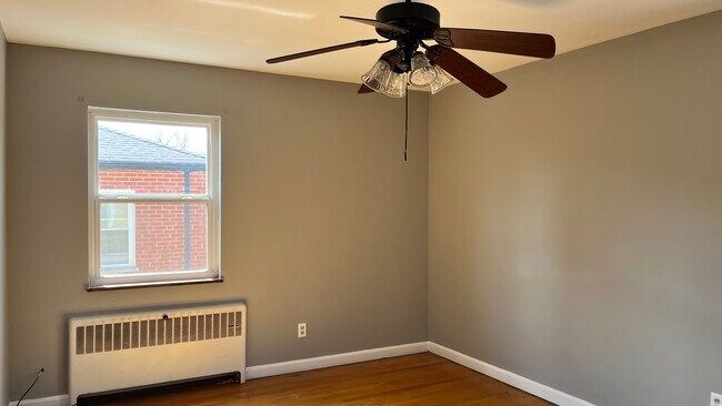 Foto del edificio - 3085 Glenmore Ave