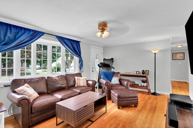 Foto del edificio - 75 Glenwood Dr