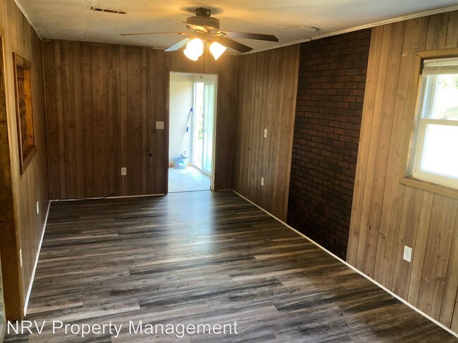 3 br, 2 bath House - 3929 Sunflower Road - Alquileres en Pilot, VA