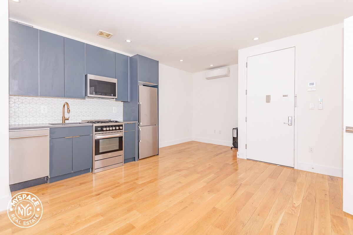 Primary Photo - 17-26-26 Woodbine St
