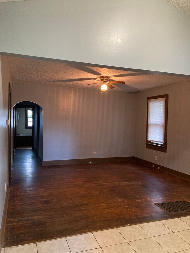 Building Photo - Price reduced Spacious 3 bedroom, 1 bath h...