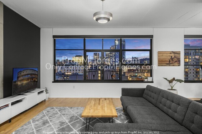 Building Photo - Luxury Pearl District Loft with Stunning V...