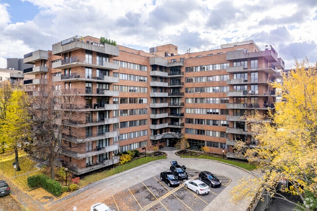 5720 Av. Rembrandt Montréal H4W 3A1
The Elysée Condominium