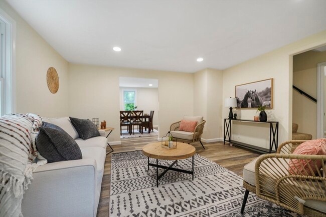 Building Photo - 1030 Oak St