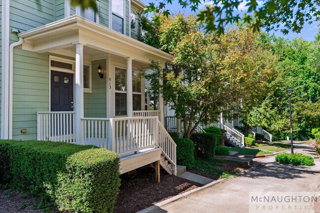 Foto del edificio - 513 Village Loop Dr