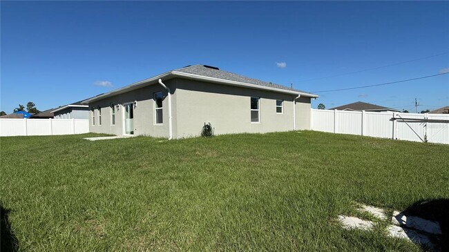 Building Photo - 2129 Hibiscus Pl