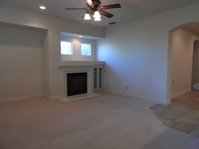 Building Photo - Empire Ranch!!