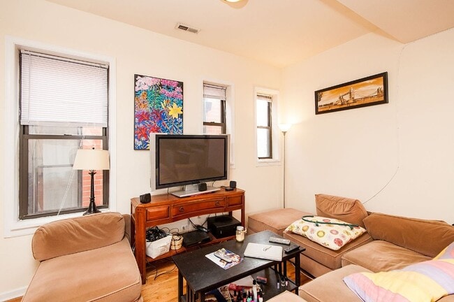 Foto del edificio - 2135 N Leavitt St