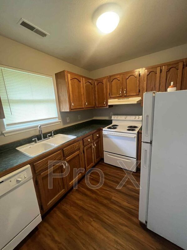 Foto del edificio - 2216 E 8th St