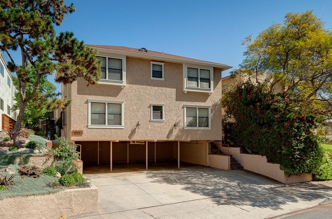 Building Photo - 1222 McClellan Dr