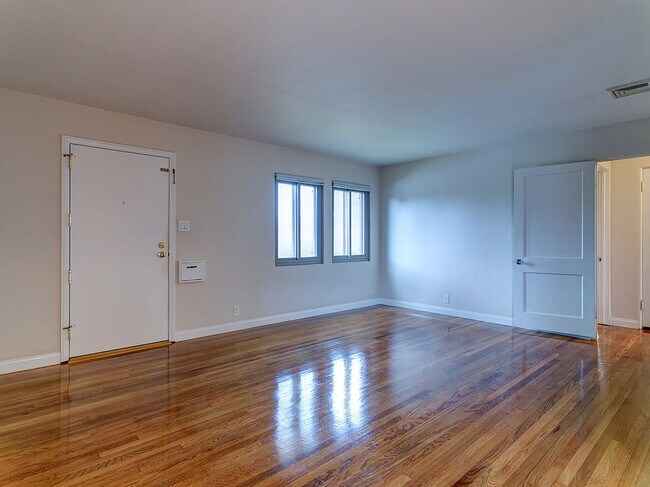 Building Photo - 8716 Bleriot Ave