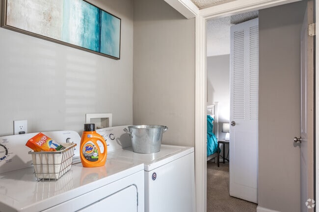 2BR, 2BA - 990 SF - Novus on Cobb Apartments