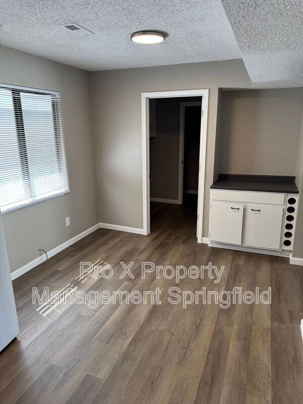Building Photo - 1238 E Guinevere St