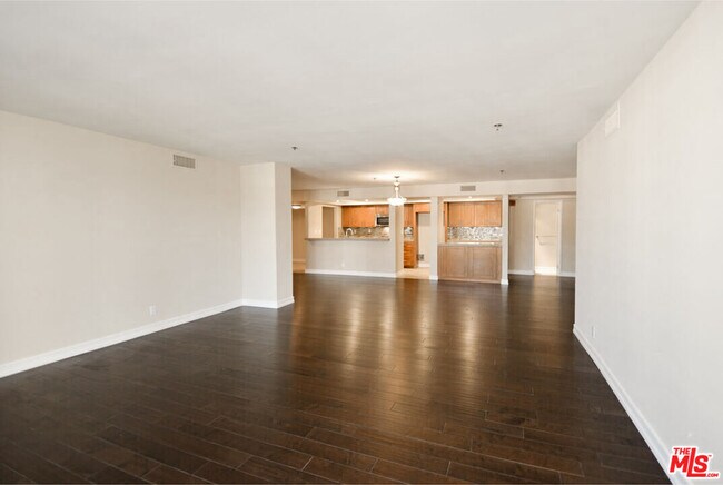Building Photo - 10660 Wilshire Blvd