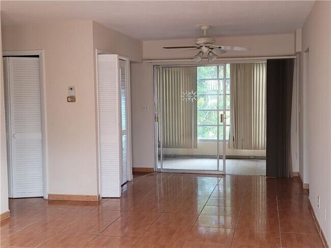 Foto del edificio - 3930 Crystal Lake Dr