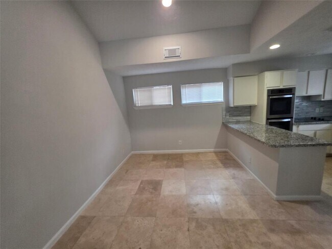 Foto del edificio - 5026 Birchmont Dr