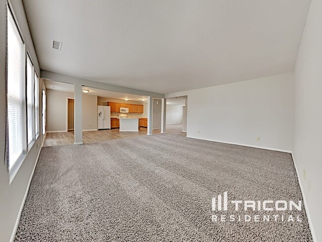 Building Photo - 1413 Bluestem Dr