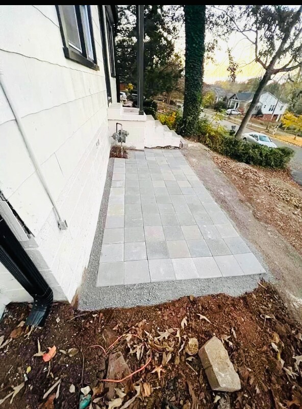 Foto del edificio - 2206 Maplewood Dr