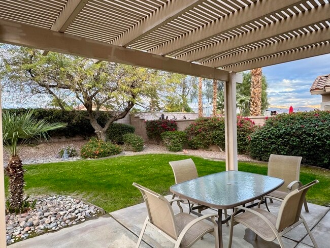 Foto del edificio - 78686 Hampshire Ave