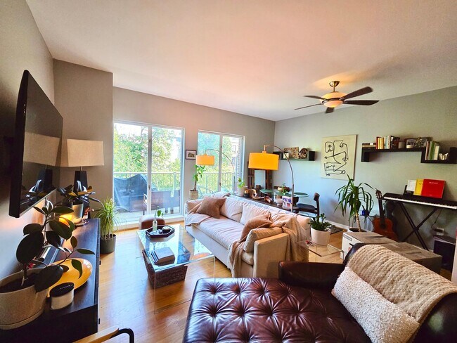 Foto del edificio - Lovely 1 BR/1 BA Condo in the Heart of Geo...