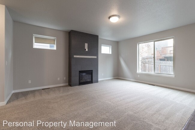 Building Photo - 3 br, 2.5 bath House - 5912 NE 47th St.