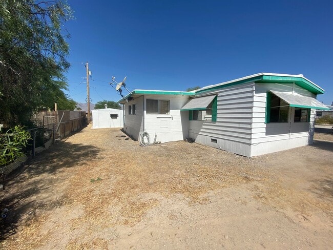 Building Photo - Unique and Spacious home