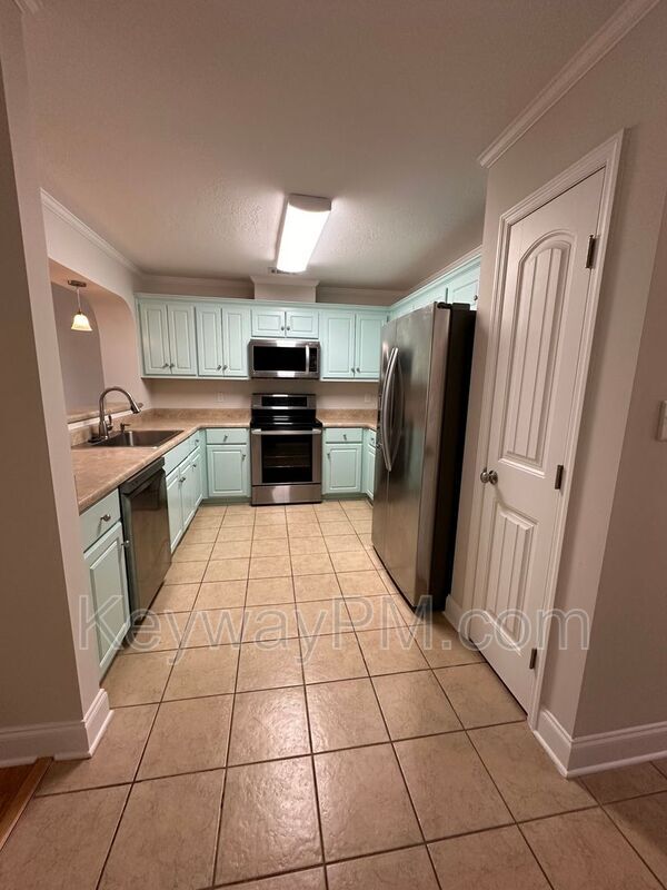 Building Photo - 817 Whispering Willow Ct
